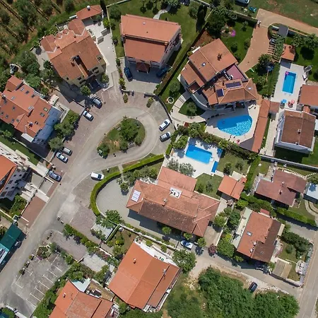 Splendid In With Swimming Pool Apartment Porec