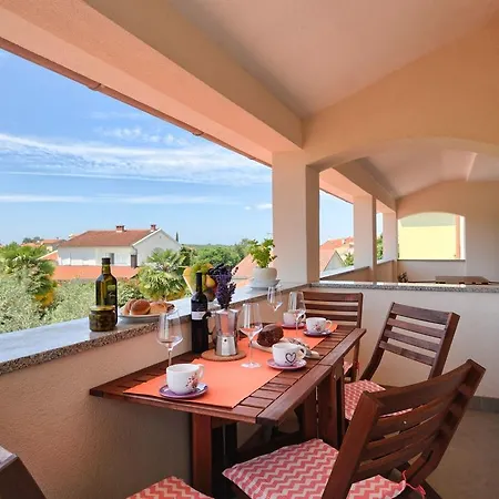 Splendid In With Swimming Pool Apartment Porec