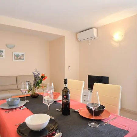 Splendid In With Swimming Pool Apartment Porec