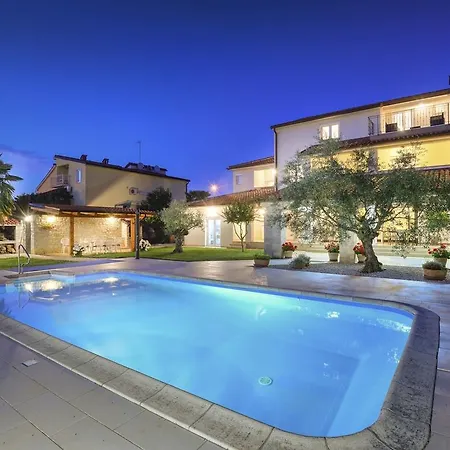 Apartment Splendid In With Swimming Pool Porec